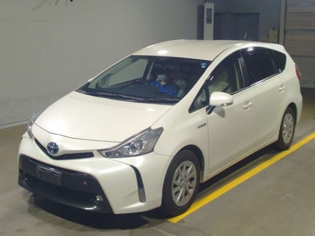 349 Toyota Prius alpha ZVW41W 2015 г. (TAA Yokohama)